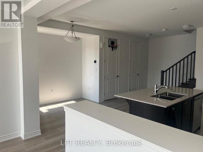 Photo - 91 Vinewood Cres