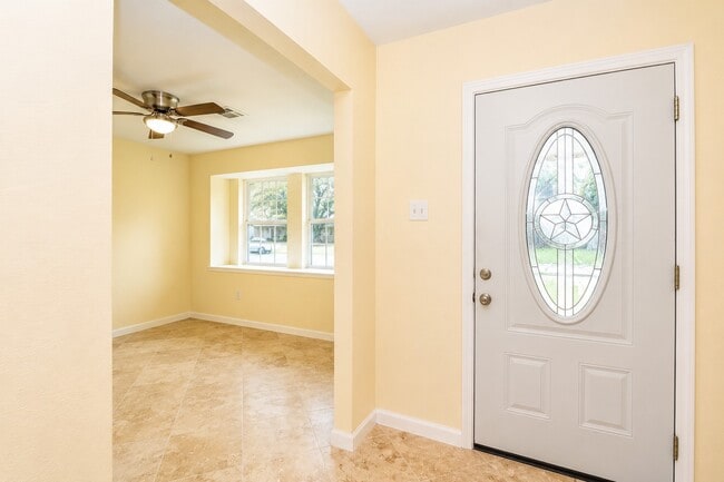 Building Photo - 2110 Whiteback Dr