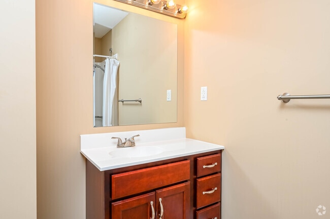 2 BR, 1 BA