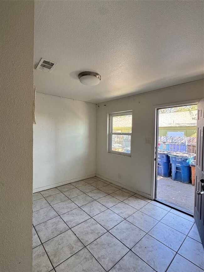 Photo - 1006 N Meadows Dr