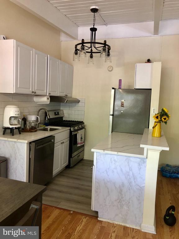 Building Photo - 4305 Americana Dr