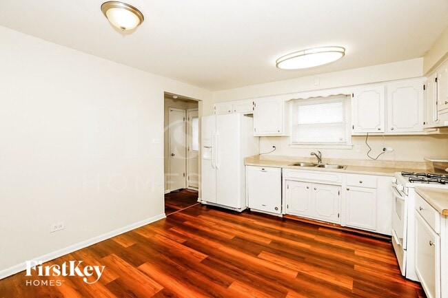 Photo - 671 Saginaw Ave