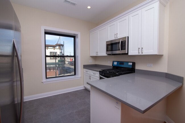 4001 W Armitage Ave Unit 4001 W. Armitage - Unit B