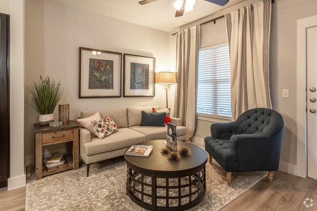 1HAB, 1BA - The Milan - 813 ft²
