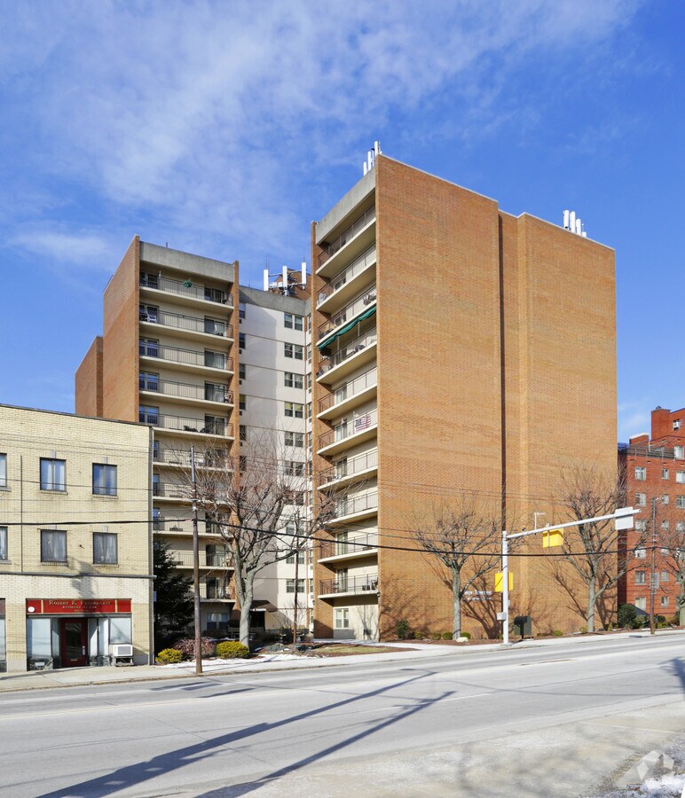 Photo - Twin Towers Apartments