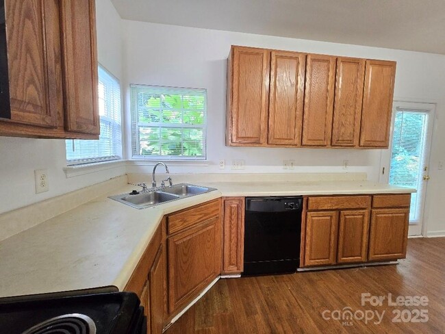 Photo - 4021 Fifendrum Ln
