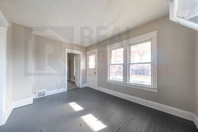 Photo - 987 Evangeline Rd Unit Upper