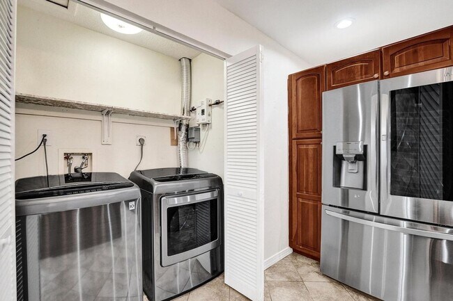 300 SW 19th Ave