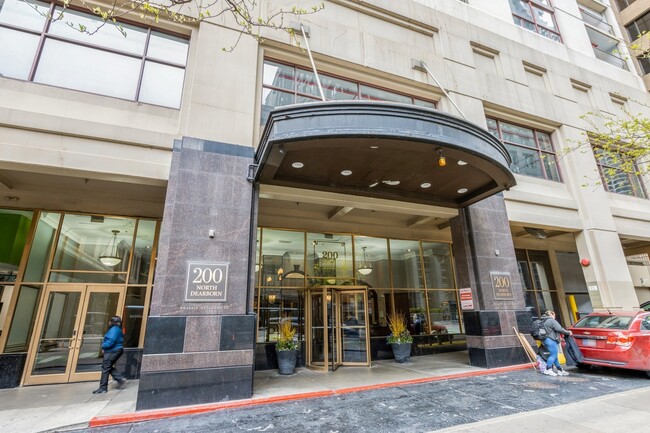 Photo - 200 N Dearborn St Casa
