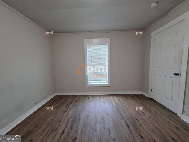 Photo - 130 Irwin St