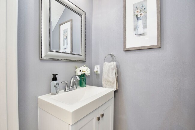 Photo - 2115 Heathwood Cir