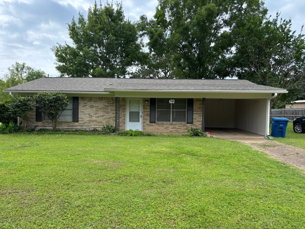Lovely 2 bed/1 bath on a corner lot! - Lovely 2 bed/1 bath on a corner lot!