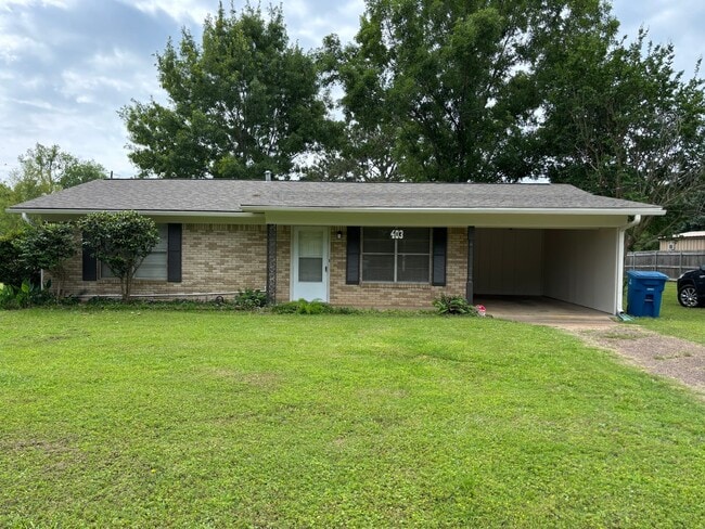 Building Photo - Lovely 2 bed/1 bath on a corner lot!