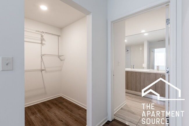 Photo - South Loop 3 bed 2 bath -- Updated Kitchen, HUGE Floorplan Unidad 405