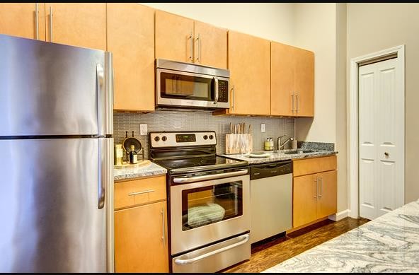 Kitchen - Metro On Granby Apartments