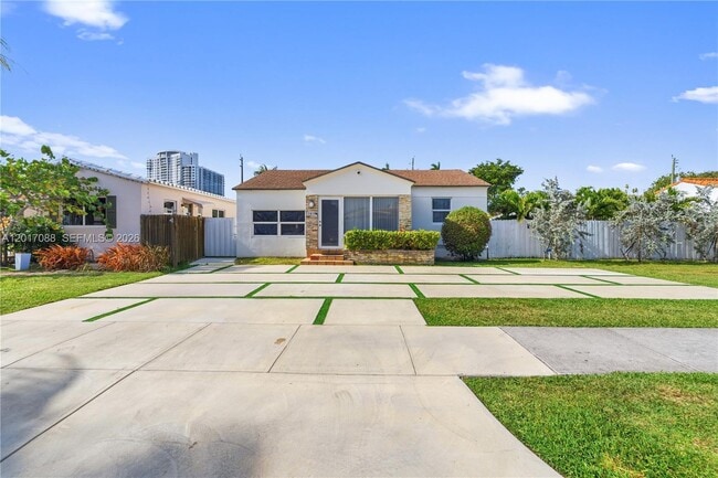 Building Photo - 1639 Van Buren St