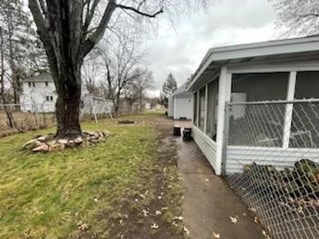 Photo - 3232 Midway St