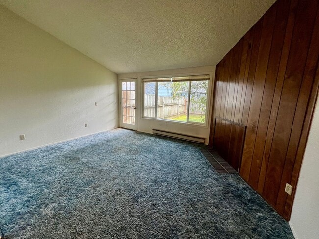 Building Photo - Edgewood Triplex Unit B