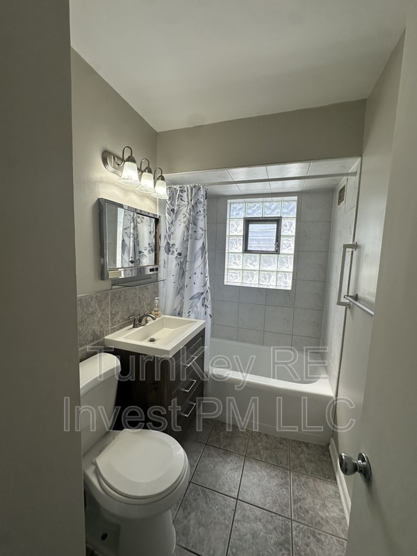 Photo - 11613 Kedzie Ave