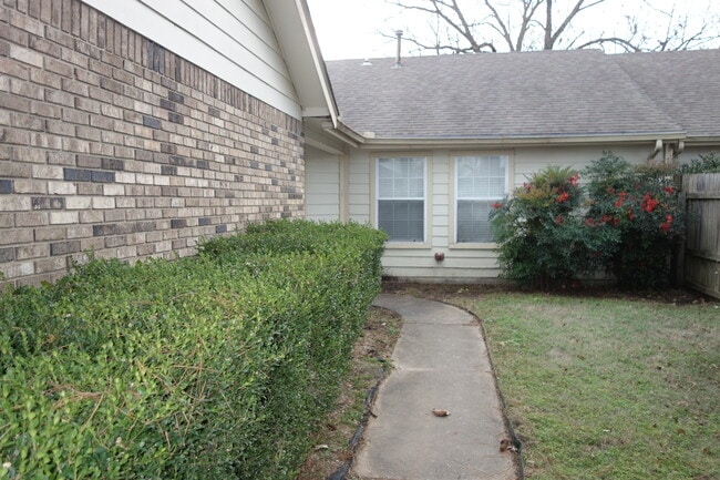 Front Garden - 6656 S Utica Pl