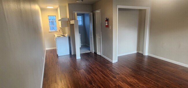 Building Photo - 2501 Yoakum Blvd Unit 5