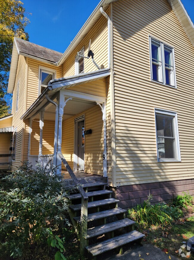 Building Photo - 9 3rd Ave Unit Downstairs Rental