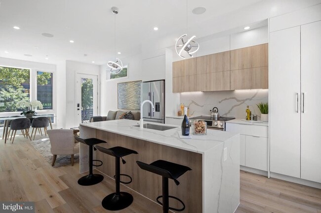 Photo - 808 13th St NE Unidad H Street Condo