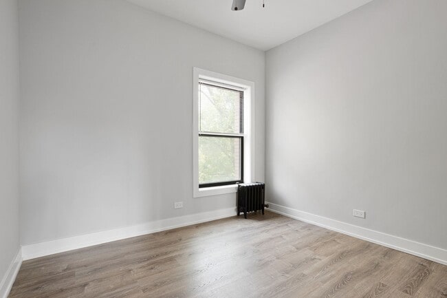 6917 N Lakewood Ave Unit 2