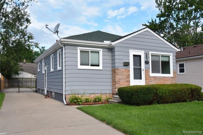 Photo - 207 N Campbell Rd