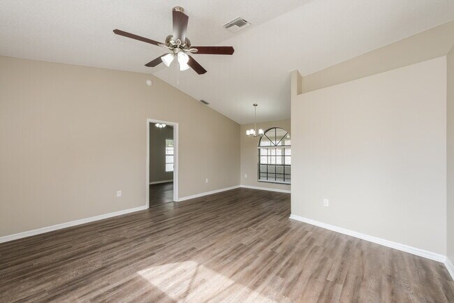 Photo - 8823 Gum Tree Ave