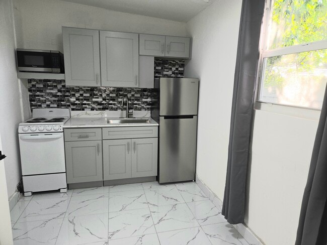 Building Photo - 14920 NW 10th Pl