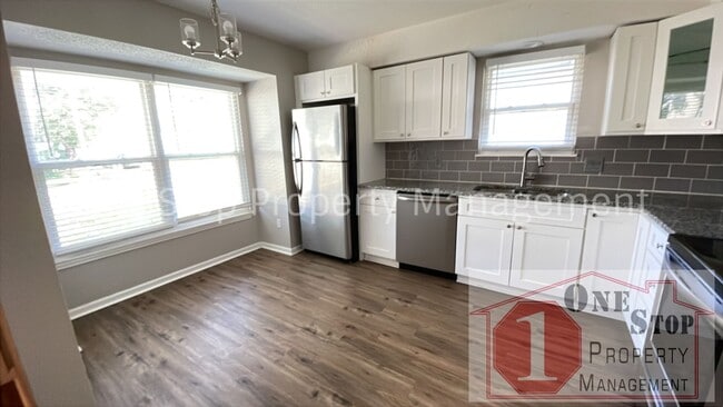 Photo - 3 Bed /  2 Bath Duplex in Blue Springs!