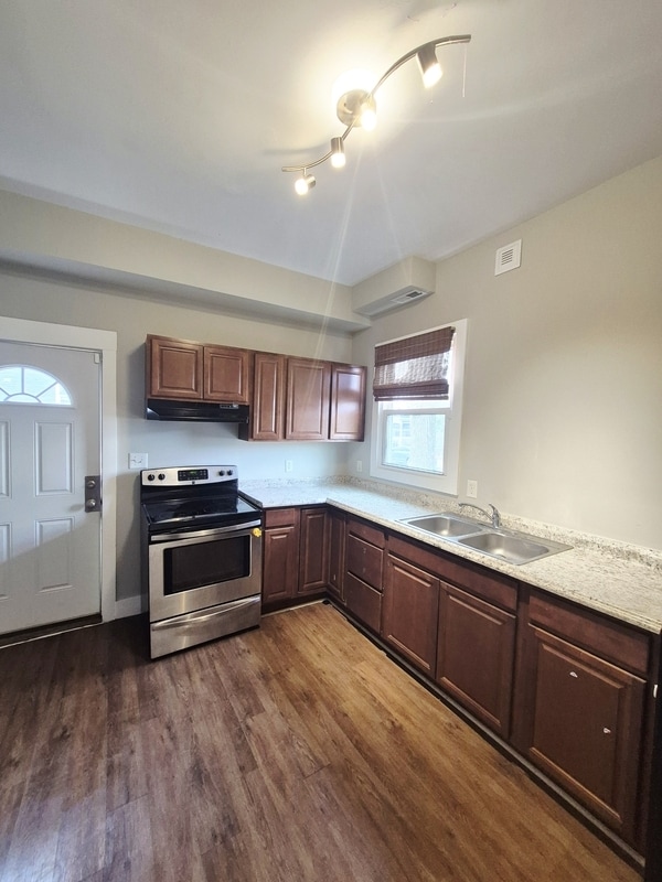 Photo - 1901 Fairmount Ave