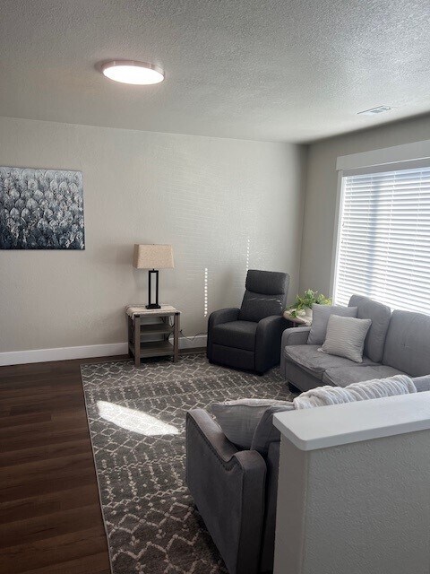 Twin Cedar Apartments -Furnished / Short Term