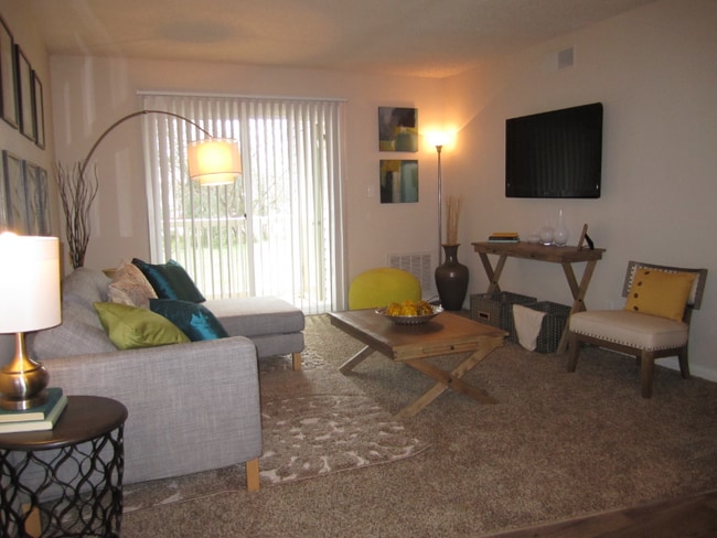 Photo - 101 Village Ln