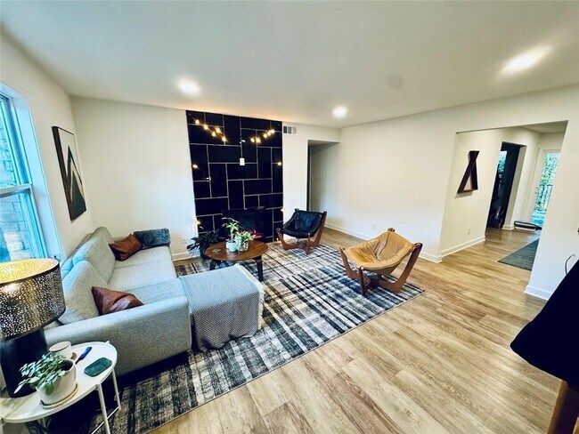 Photo - 275 Winding River Dr Unit C