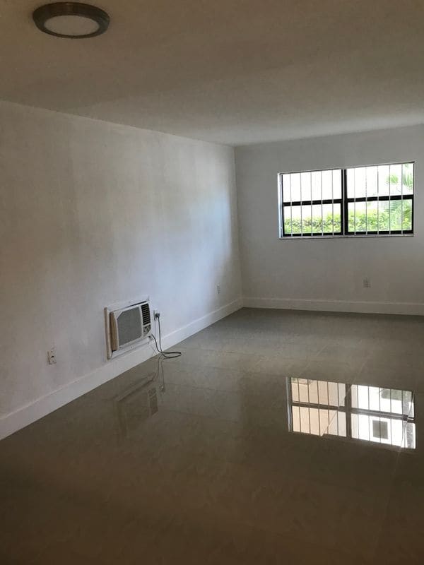 Building Photo - 142 SW 18th Ave