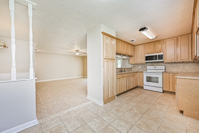 Building Photo - 1113 N Heron Dr