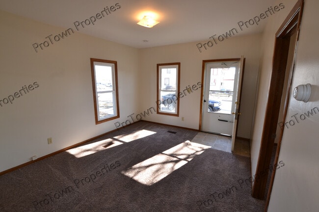 Photo - 711 N Hickory St