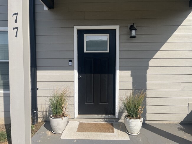 Photo - 77 Emanuel Ct