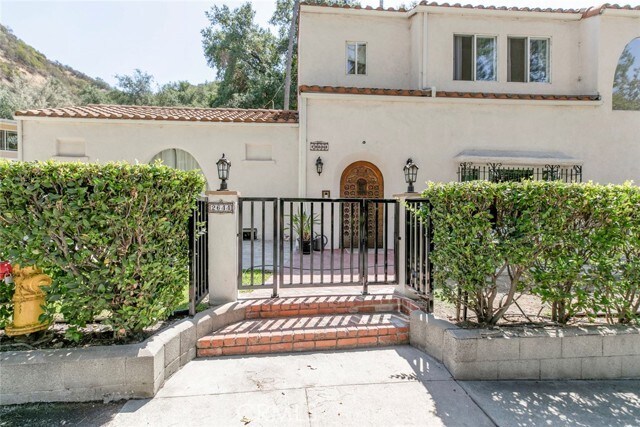 Photo - 2644 E Chevy Chase Dr