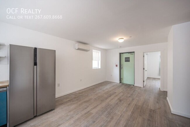 Photo - 711 W Thompson St Unit 2F