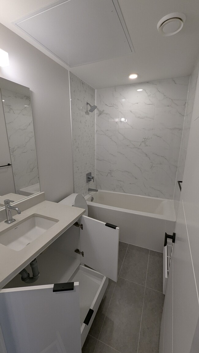 Photo - 13452-13495 95 Ave