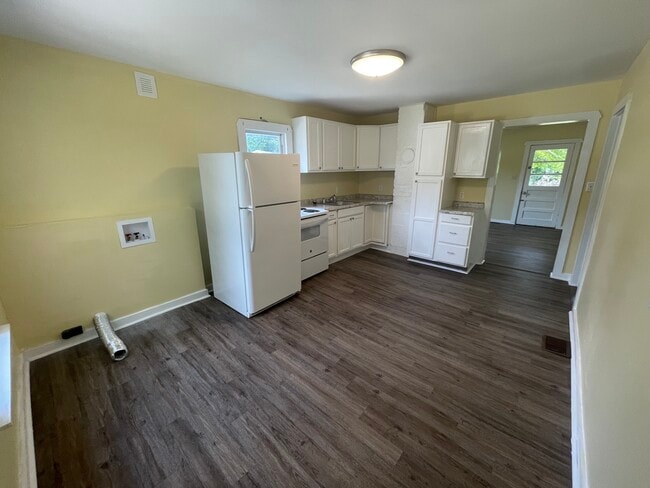 Photo - 209 Burdock St