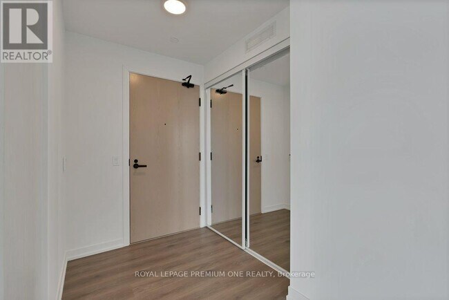 Photo - 28 Interchange Wy Unit 4010