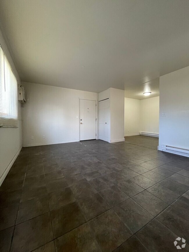 Building Photo - Large 2 bedroom 1 bath apartment Unit 48