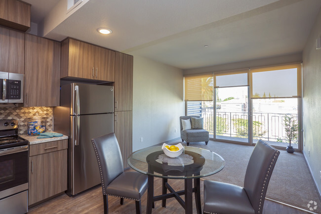 1 BR, 1 BA - 588 SF