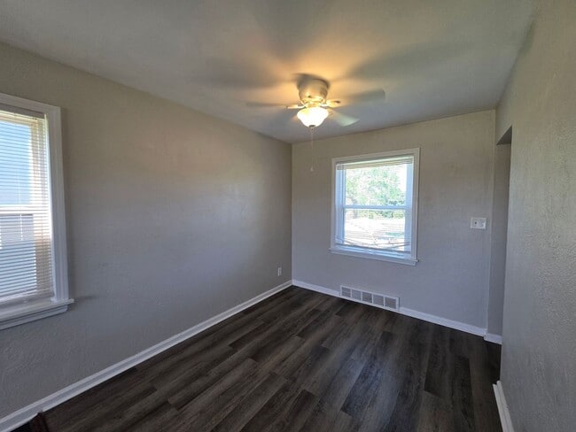 Photo - 2 Bed Duplex Near Downtown Liberty & William Jewell!