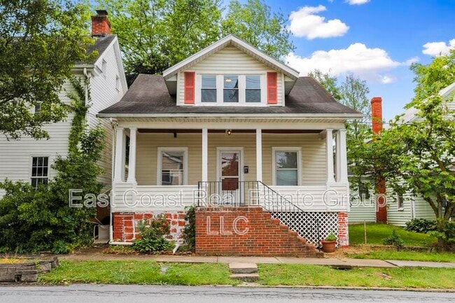 Photo - 208 N Mary St