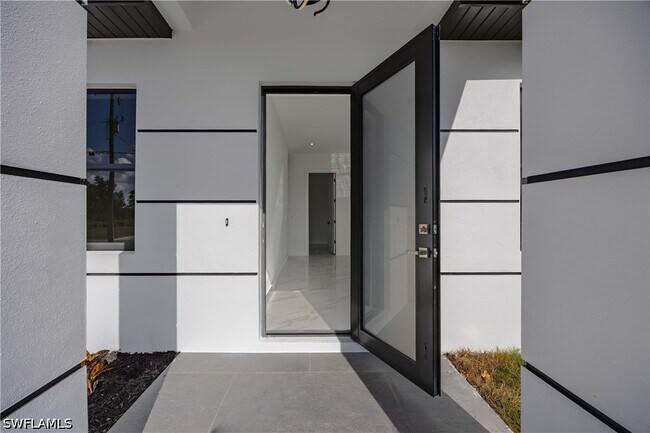 Photo - 1051 Marine Ave S